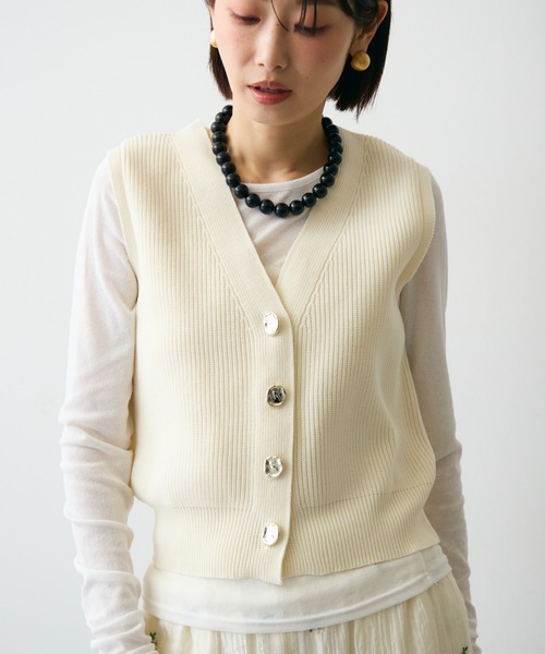 Trish（トリッシュ）の「メタル釦コンパクトベスト（ベスト・レディース・ブラック/アイボリー・FREE）」の21枚目の写真