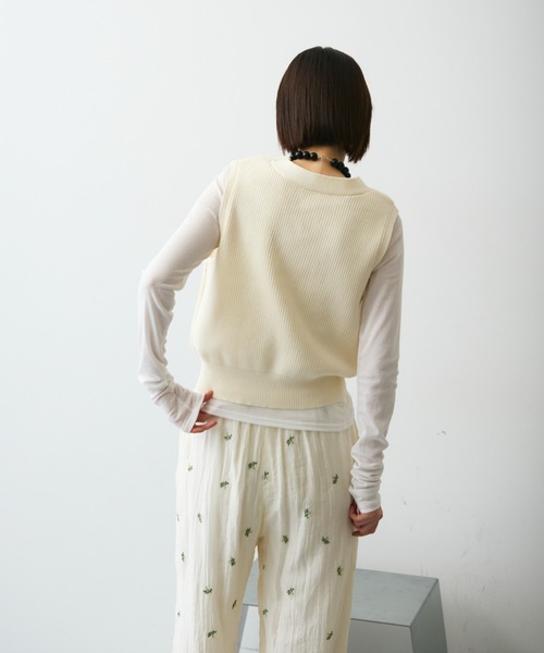 Trish（トリッシュ）の「メタル釦コンパクトベスト（ベスト・レディース・ブラック/アイボリー・FREE）」の5枚目の写真