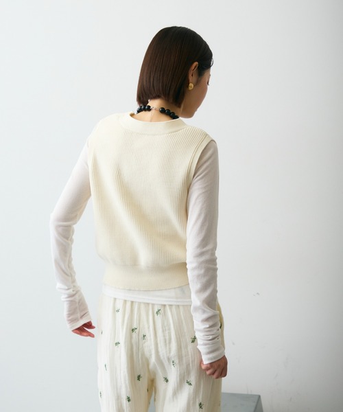 Trish（トリッシュ）の「メタル釦コンパクトベスト（ベスト・レディース・ブラック/アイボリー・FREE）」の6枚目の写真