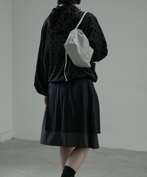 RAWROW（ロウロウ）の「キューブバッグ 772 ソリッド [2色]（ショルダーバッグ・レディース・ブラック/グレー・FREE）」の3枚目の写真