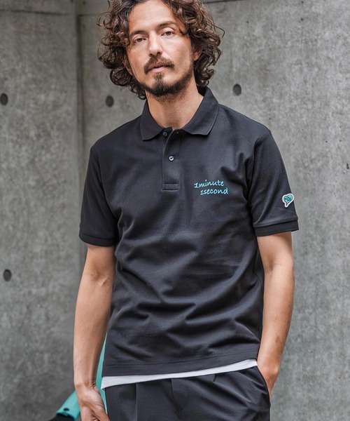 1minute 1second（ワンミニットワンセカンド）の「mhs2567-cursive print polo shirt ポロシャツ(1M26N290)（ポロシャツ・メンズ・ネイビー/ライトグレー/ブラック×ブルー/ブラック×ブラック・XL/L/M/S）」の3枚目の写真