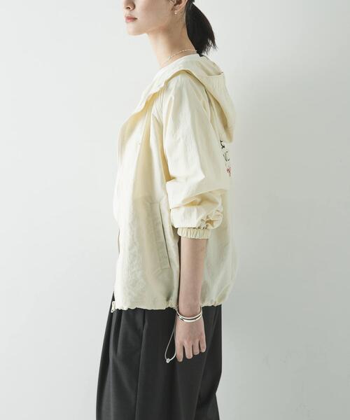 URBAN RESEARCH(アーバンリサーチ)の「『別注』La Hutte×URBAN RESEARCH ナイロンブルゾン(ブルゾン・レディース・アイボリー/ブラウン/チャコールグレー・FREE)」の5枚目の写真