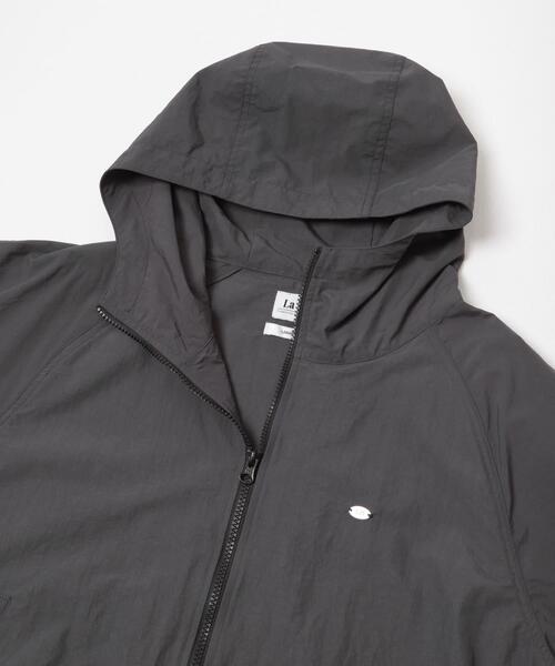 URBAN RESEARCH(アーバンリサーチ)の「『別注』La Hutte×URBAN RESEARCH ナイロンブルゾン(ブルゾン・レディース・アイボリー/ブラウン/チャコールグレー・FREE)」の22枚目の写真
