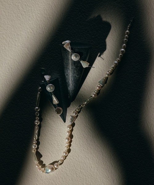 IRIS47（イリスフォーセブン）の「【IRIS 47】mozaic pearl pierce/モザイク パール ピアス VSJ1（ピアス（両耳用）・レディース・ホワイト・FREE）」の2枚目の写真