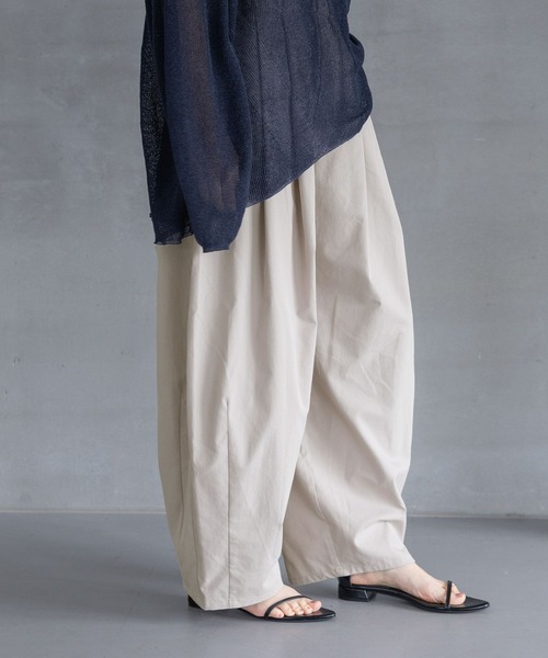 A part by（アパートバイ）の「【シーズンレスに活躍！】コクーンボリュームパンツ2（その他パンツ・レディース・ベージュ/ブラック・MEDIUM/SMALL）」の2枚目の写真