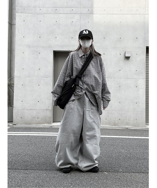 YACA(ヤーカ)の「Balloon Fit Sweat PT/バルーンフィットスウェットパンツ【unisex item】(スウェットパンツ・レディース・グレー/ブラック・FREE)」の5枚目の写真