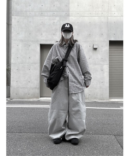 YACA(ヤーカ)の「Balloon Fit Sweat PT/バルーンフィットスウェットパンツ【unisex item】(スウェットパンツ・レディース・グレー/ブラック・FREE)」の7枚目の写真