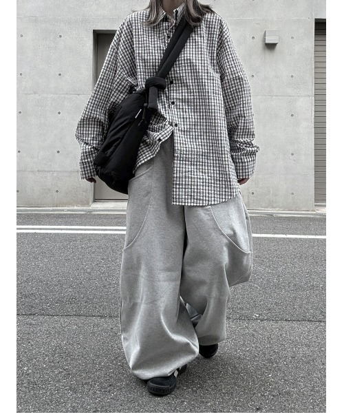 YACA(ヤーカ)の「Balloon Fit Sweat PT/バルーンフィットスウェットパンツ【unisex item】(スウェットパンツ・レディース・グレー/ブラック・FREE)」の8枚目の写真