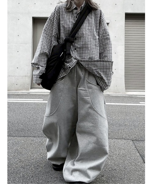 YACA(ヤーカ)の「Balloon Fit Sweat PT/バルーンフィットスウェットパンツ【unisex item】(スウェットパンツ・レディース・グレー/ブラック・FREE)」の9枚目の写真