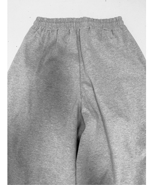 YACA(ヤーカ)の「Balloon Fit Sweat PT/バルーンフィットスウェットパンツ【unisex item】(スウェットパンツ・レディース・グレー/ブラック・FREE)」の11枚目の写真