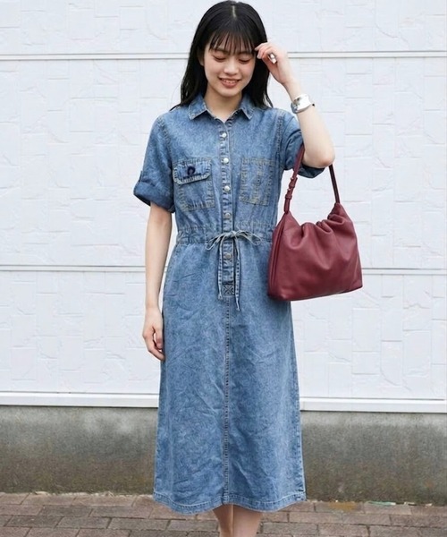 Belle Cie（ベルシー）の「デニムワンピース|ケミカルウォッシュ5分袖ロングシャツワンピース大人カジュアル（シャツ/ブラウス・レディース・ブルー・M/L/XL/XXL/S）」の5枚目の写真