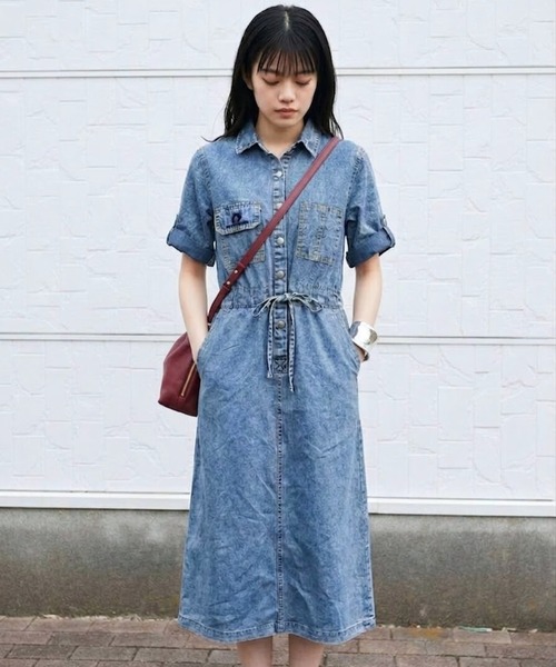 Belle Cie（ベルシー）の「デニムワンピース|ケミカルウォッシュ5分袖ロングシャツワンピース大人カジュアル（シャツ/ブラウス・レディース・ブルー・M/L/XL/XXL/S）」の4枚目の写真