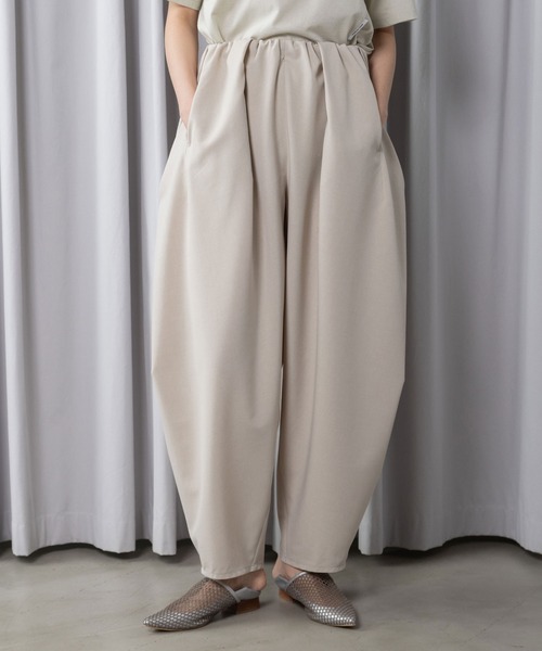 MARECHAL TERRE（マルシャルテル）の「【接触冷感 /UVカット/速乾性/吸汗性/抗ピリング】ワイドコクーンパンツ（その他パンツ・レディース・グレイッシュベージュ/ブラック/ブルー/チャコールグレー・MEDIUM）」の3枚目の写真