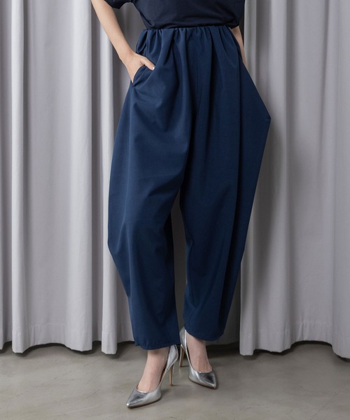 MARECHAL TERRE（マルシャルテル）の「【接触冷感 /UVカット/速乾性/吸汗性/抗ピリング】ワイドコクーンパンツ（その他パンツ・レディース・グレイッシュベージュ/ブラック/ブルー/チャコールグレー・MEDIUM）」の4枚目の写真