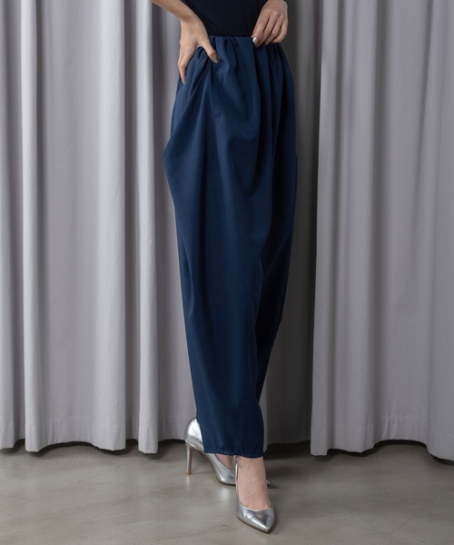 MARECHAL TERRE（マルシャルテル）の「【接触冷感 /UVカット/速乾性/吸汗性/抗ピリング】ワイドコクーンパンツ（その他パンツ・レディース・グレイッシュベージュ/ブラック/ブルー/チャコールグレー・MEDIUM）」の5枚目の写真