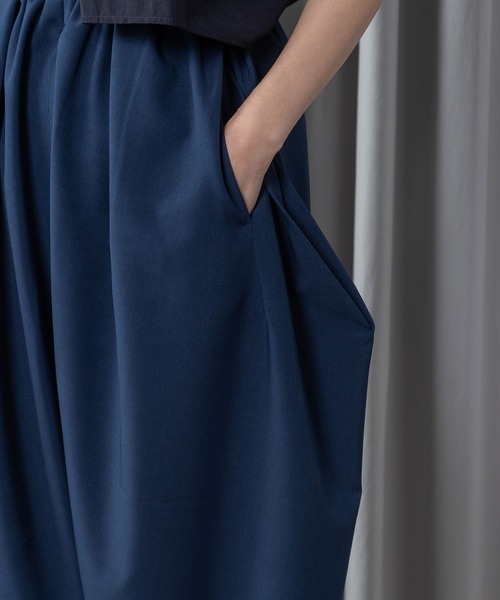 MARECHAL TERRE（マルシャルテル）の「【接触冷感 /UVカット/速乾性/吸汗性/抗ピリング】ワイドコクーンパンツ（その他パンツ・レディース・グレイッシュベージュ/ブラック/ブルー/チャコールグレー・MEDIUM）」の11枚目の写真