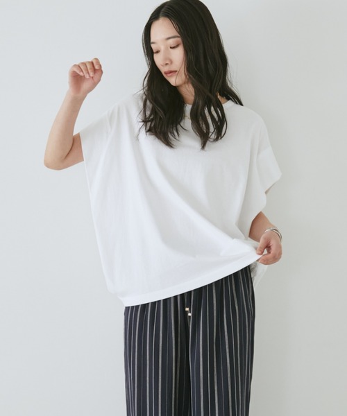 Doux archives(ドゥアルシーヴ)の「袖タックドルマンTシャツ(Tシャツ/カットソー・レディース・チャコールグレー/キャメル/オフホワイト・FREE)」の1枚目の写真