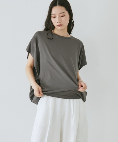 Doux archives(ドゥアルシーヴ)の「袖タックドルマンTシャツ(Tシャツ/カットソー・レディース・チャコールグレー/キャメル/オフホワイト・FREE)」の2枚目の写真