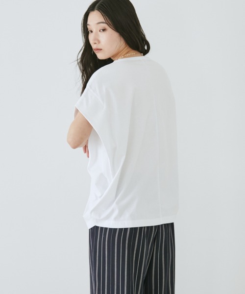 Doux archives(ドゥアルシーヴ)の「袖タックドルマンTシャツ(Tシャツ/カットソー・レディース・チャコールグレー/キャメル/オフホワイト・FREE)」の17枚目の写真