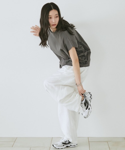 Doux archives(ドゥアルシーヴ)の「袖タックドルマンTシャツ(Tシャツ/カットソー・レディース・チャコールグレー/キャメル/オフホワイト・FREE)」の20枚目の写真