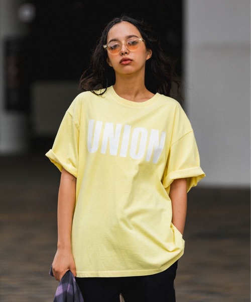 UNION（UNION TOKYO）（ユニオン）の「UNION TOKYO BLOCK LOGO TEE ユニオントーキョー Tシャツ（Tシャツ/カットソー・メンズ・イエロー/ブラック・M/S/XL/L/XXL）」の2枚目の写真