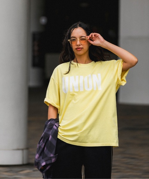 UNION（UNION TOKYO）（ユニオン）の「UNION TOKYO BLOCK LOGO TEE ユニオントーキョー Tシャツ（Tシャツ/カットソー・メンズ・イエロー/ブラック・M/S/XL/L/XXL）」の4枚目の写真