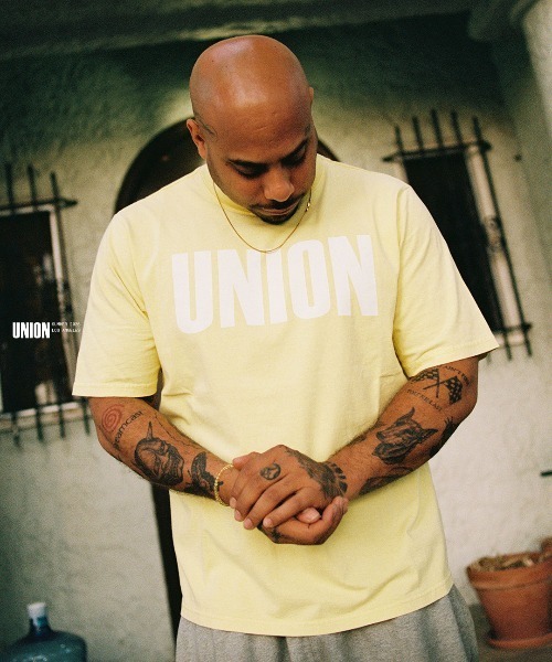 UNION（UNION TOKYO）（ユニオン）の「UNION TOKYO BLOCK LOGO TEE ユニオントーキョー Tシャツ（Tシャツ/カットソー・メンズ・イエロー/ブラック・M/S/XL/L/XXL）」の3枚目の写真