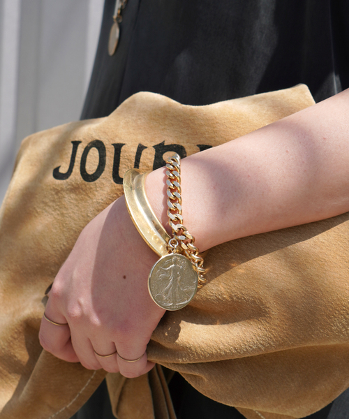 AP STUDIO(エーピーストゥディオ)の「【JANIS SAVITT/ジャニス・サビット】gold Coin Bracelet(ブレスレット・レディース・ゴールド・FREE)」の3枚目の写真