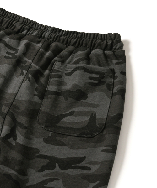 AMOU（アモウ）の「CAMO One Tuck Bermuda Pants Charcoal（その他パンツ・メンズ・その他・1/2）」の3枚目の写真