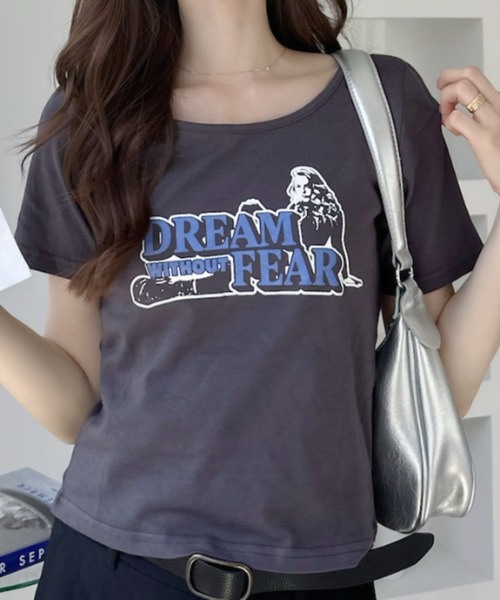 Ada.(エイダ)の「ヴィンテージライクグラフィック 半袖 コンパクト Tシャツ(Tシャツ/カットソー・レディース・ブラック/オフホワイト/チャコール/ネイビー・FREE)」の4枚目の写真