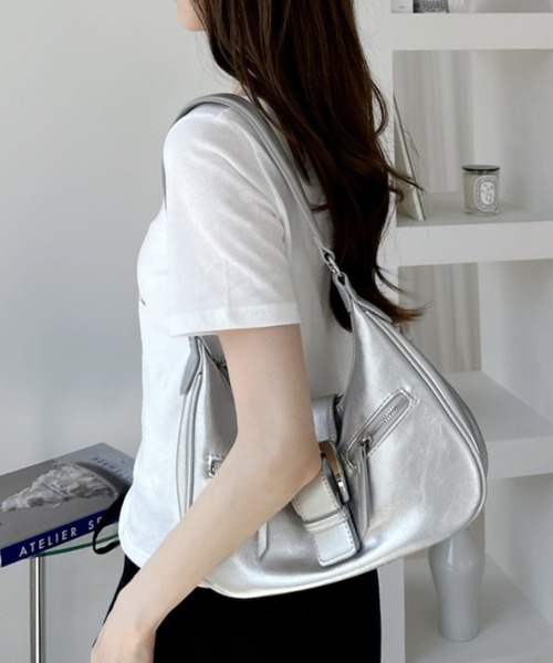 Ada.(エイダ)の「ヴィンテージライクグラフィック 半袖 コンパクト Tシャツ(Tシャツ/カットソー・レディース・ブラック/オフホワイト/チャコール/ネイビー・FREE)」の9枚目の写真