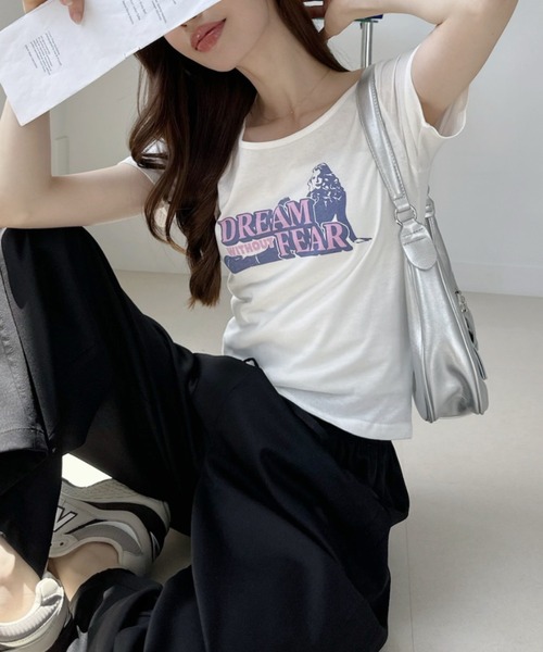 Ada.(エイダ)の「ヴィンテージライクグラフィック 半袖 コンパクト Tシャツ(Tシャツ/カットソー・レディース・ブラック/オフホワイト/チャコール/ネイビー・FREE)」の6枚目の写真