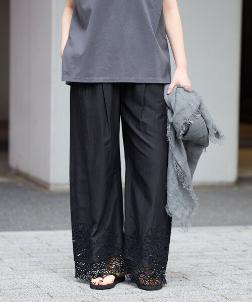 IENA(イエナ)の「《追加》カットワークレースパンツ(その他パンツ・レディース・ホワイト/ブラック・36/38)」の2枚目の写真
