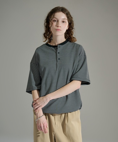 WETTEMPT(ウィテンプト)の「HENLEY NECK BORDER S/S TEE / ヘンリーネックボーダー S/S T(Tシャツ/カットソー・メンズ・ブラック/ブラック系2/オフホワイト・LARGE/MEDIUM/SMALL)」の3枚目の写真