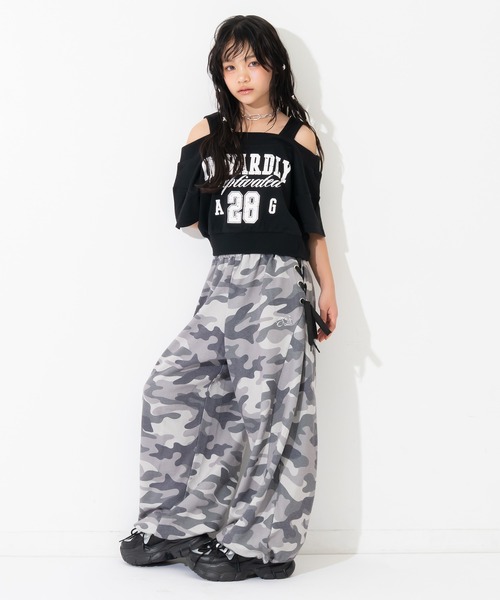 ANAP GiRL(アナップガール)の「カスレロゴ オフショル クロップド トップス Tシャツ(Tシャツ/カットソー・キッズ・ブラック/ライトグレー/レッド・XS/S/M)」の12枚目の写真