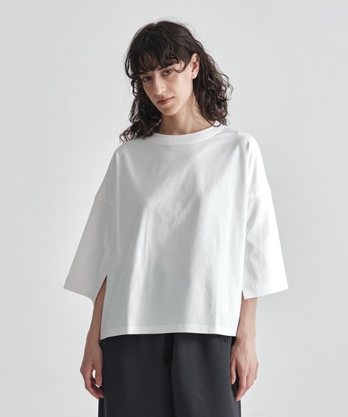 COGTHEBIGSMOKE(コグザビッグスモーク)の「【COGTHEBIGSMOKE/コグザビッグスモーク】NOELLA T SHIRT/クルーネック5分袖Tシャツ(Tシャツ/カットソー・レディース・ホワイト/ブラック・1)」の2枚目の写真