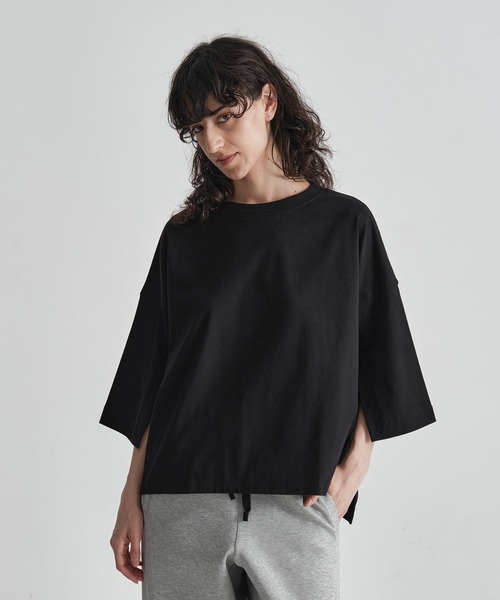 COGTHEBIGSMOKE(コグザビッグスモーク)の「【COGTHEBIGSMOKE/コグザビッグスモーク】NOELLA T SHIRT/クルーネック5分袖Tシャツ(Tシャツ/カットソー・レディース・ホワイト/ブラック・1)」の1枚目の写真