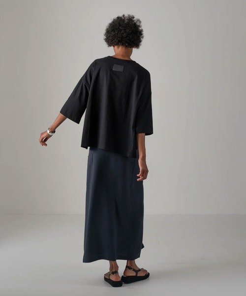 COGTHEBIGSMOKE(コグザビッグスモーク)の「【COGTHEBIGSMOKE/コグザビッグスモーク】NOELLA T SHIRT/クルーネック5分袖Tシャツ(Tシャツ/カットソー・レディース・ホワイト/ブラック・1)」の4枚目の写真