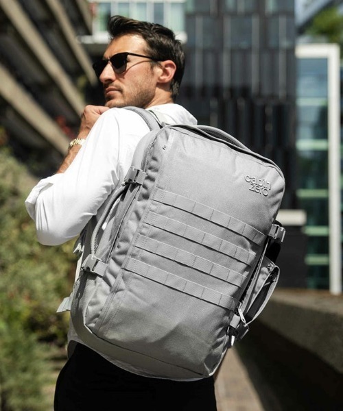 CABINZERO(キャビンゼロ)の「【CABINZERO/キャビンゼロ】 MILITARY 36L / バックパック リュック(バックパック/リュック・メンズ・ライトグレー/ワインレッド・FREE)」の2枚目の写真