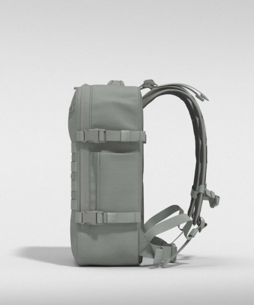 CABINZERO(キャビンゼロ)の「【CABINZERO/キャビンゼロ】 MILITARY 36L / バックパック リュック(バックパック/リュック・メンズ・ライトグレー/ワインレッド・FREE)」の4枚目の写真