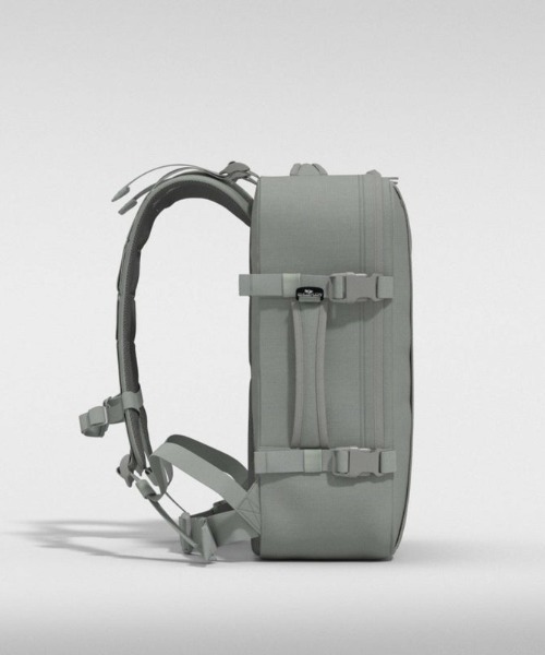 CABINZERO(キャビンゼロ)の「【CABINZERO/キャビンゼロ】 MILITARY 36L / バックパック リュック(バックパック/リュック・メンズ・ライトグレー/ワインレッド・FREE)」の6枚目の写真
