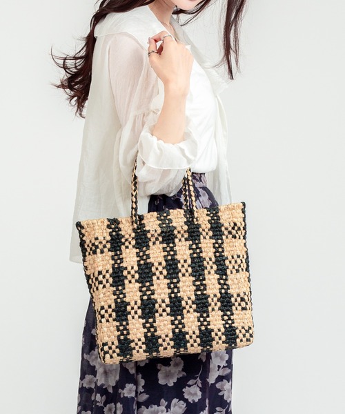 The Bagmati(ザバグマティ)の「【The Bagmati/ザバグマティ】かごバッグ ラフィア チェック柄 ハンドバッグ A4サイズ(かごバッグ・レディース・ナチュラル・FREE)」の1枚目の写真