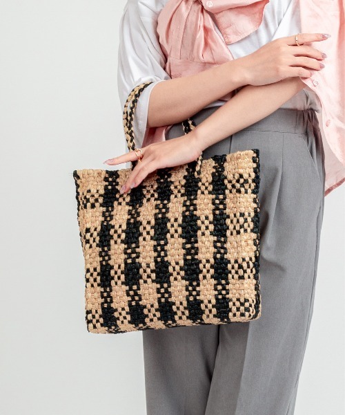 The Bagmati(ザバグマティ)の「【The Bagmati/ザバグマティ】かごバッグ ラフィア チェック柄 ハンドバッグ A4サイズ(かごバッグ・レディース・ナチュラル・FREE)」の4枚目の写真