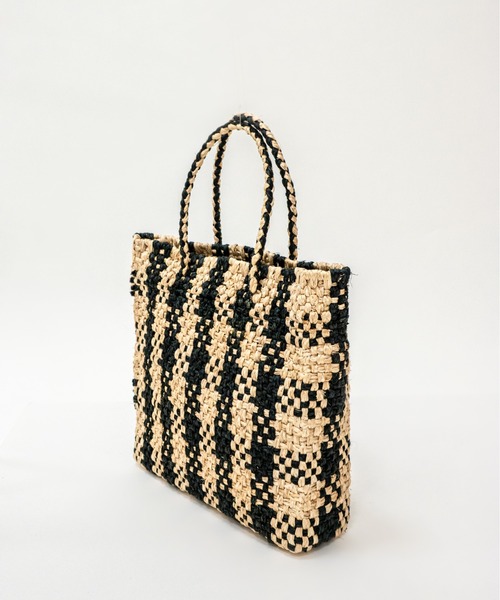 The Bagmati(ザバグマティ)の「【The Bagmati/ザバグマティ】かごバッグ ラフィア チェック柄 ハンドバッグ A4サイズ(かごバッグ・レディース・ナチュラル・FREE)」の12枚目の写真