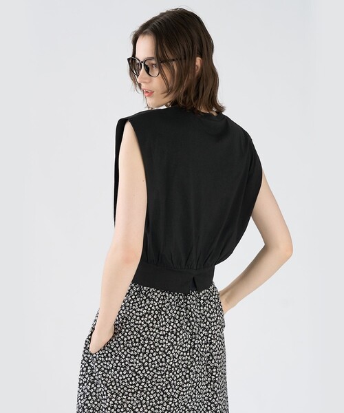 To b. by agnes b.（トゥービーバイアニエスベー）の「ロゴ コットン フレンチスリーブ トップス（Tシャツ/カットソー・レディース・ブラック・38）」の6枚目の写真