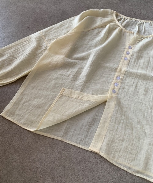 Teem Store(チームストア)の「クルーネックシアーシャツカーディガン(シャツ/ブラウス・レディース・ホワイト/パープル/イエロー/サックスブルー・F)」の8枚目の写真