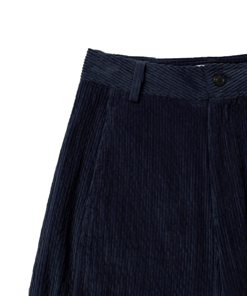MICHIKO LONDON(ミチコ ロンドン)の「カーブドコーデュロイパンツディープネイビー(その他パンツ・レディース・その他・LARGE/MEDIUM/SMALL)」の3枚目の写真