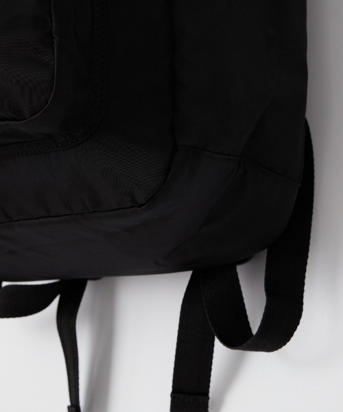 FRED PERRY（フレッドペリー）の「【WEB先行予約】[FRED PERRY/フレッドペリー] クリンクル ナイロンバックパック（バックパック/リュック・レディース・ブラック/モスグリーン・ONE SIZE）」の16枚目の写真