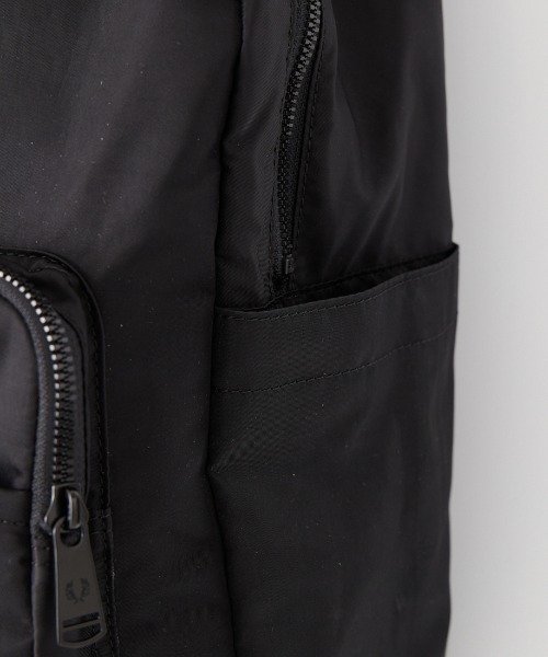 FRED PERRY（フレッドペリー）の「【WEB先行予約】[FRED PERRY/フレッドペリー] クリンクル ナイロンバックパック（バックパック/リュック・レディース・ブラック/モスグリーン・ONE SIZE）」の17枚目の写真