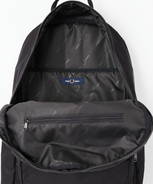 FRED PERRY（フレッドペリー）の「【WEB先行予約】[FRED PERRY/フレッドペリー] クリンクル ナイロンバックパック（バックパック/リュック・レディース・ブラック/モスグリーン・ONE SIZE）」の10枚目の写真